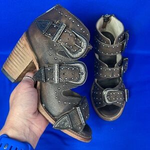 •|•FREEBIRD BY STEVEN•| Brown Violet Leather Triple Buckle Bootie/Sandal Sz 6-7